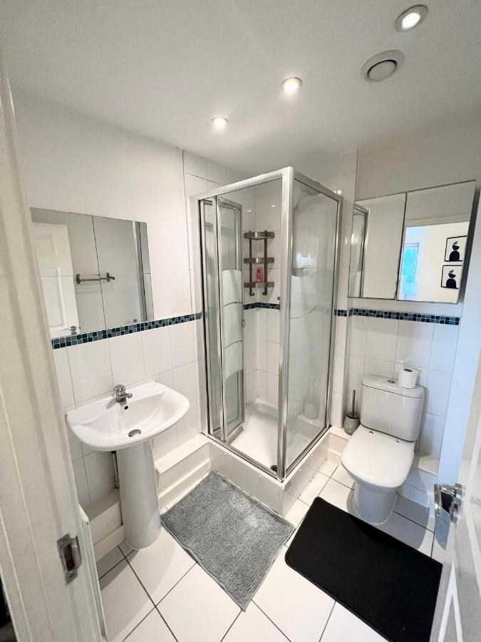 2 Bedroom Apartment Near Olympic Park With Free Parking London Bagian luar foto