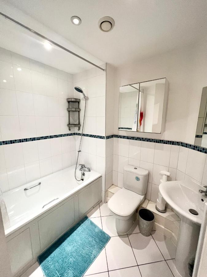 2 Bedroom Apartment Near Olympic Park With Free Parking London Bagian luar foto